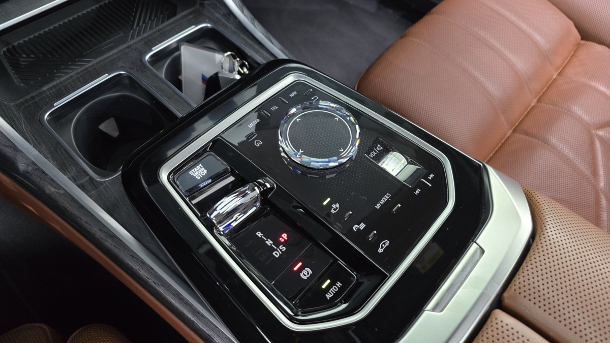 BMW 7 Series, 2024 — фото 8 из 12