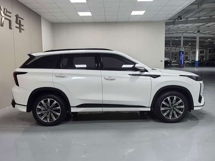 Changan CS75 Plus, 2023 — фото 8 из 9