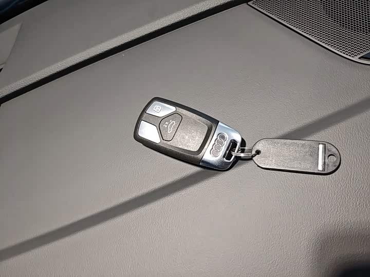 Audi Q5L, 2024 — фото 9 из 9