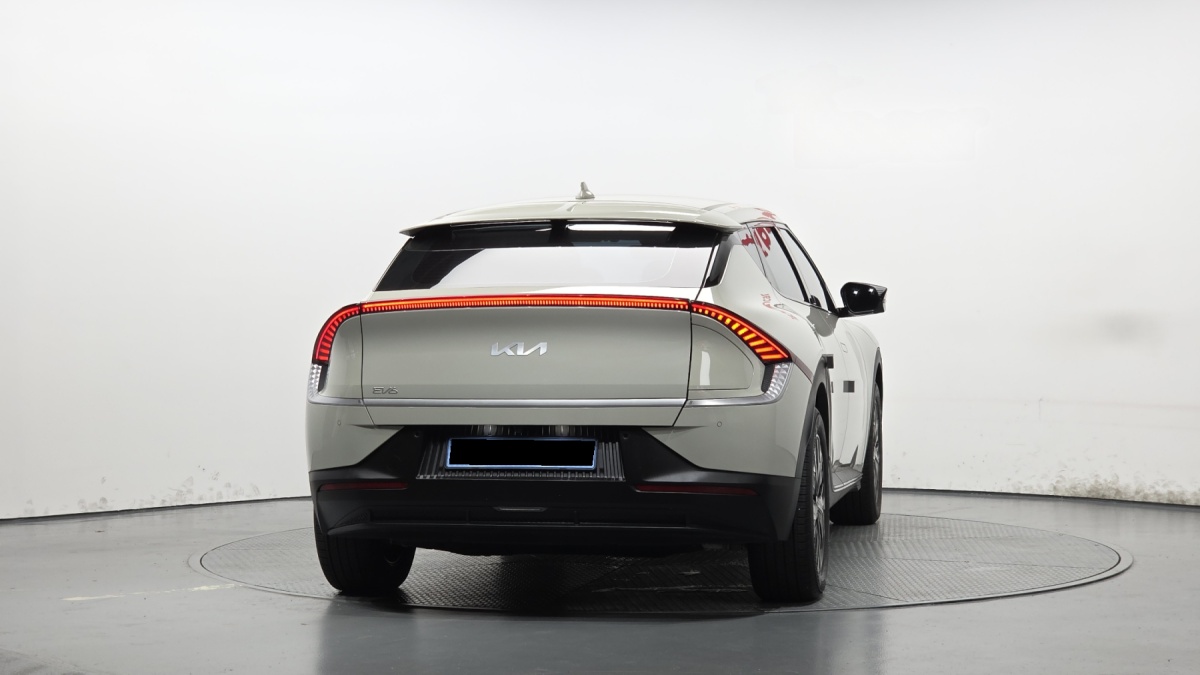 Kia EV6, 2023 — фото 4 из 12
