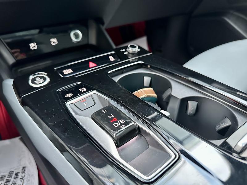 Audi Q6L e-tron, 2025 — фото 10 из 12