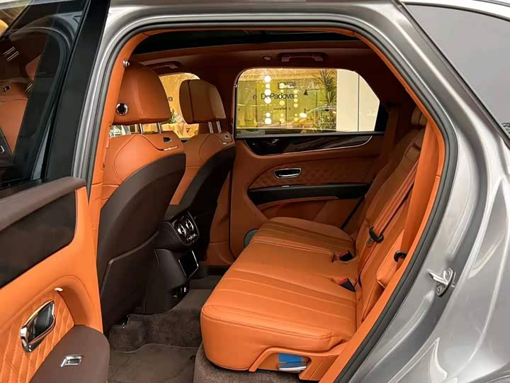 Bentley Bentayga, 2022 — фото 9 из 9