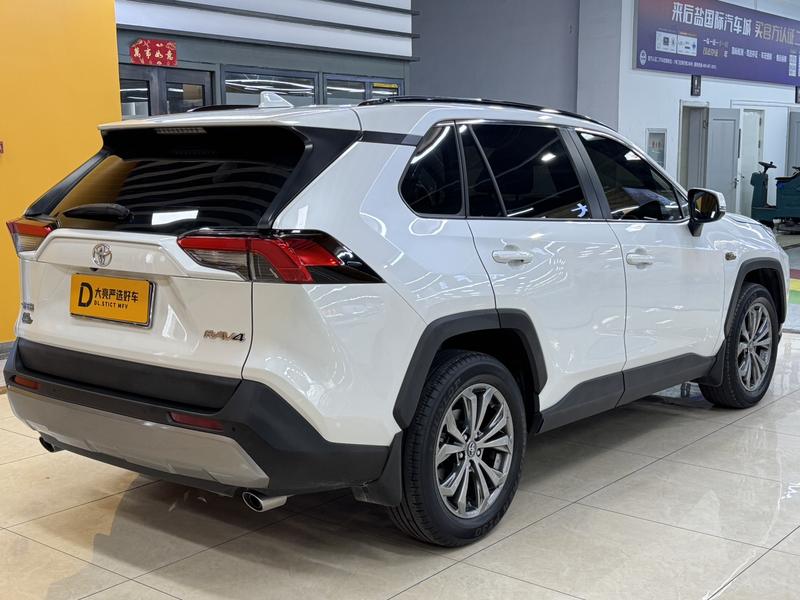 Toyota RAV4, 2023 — фото 7 из 12