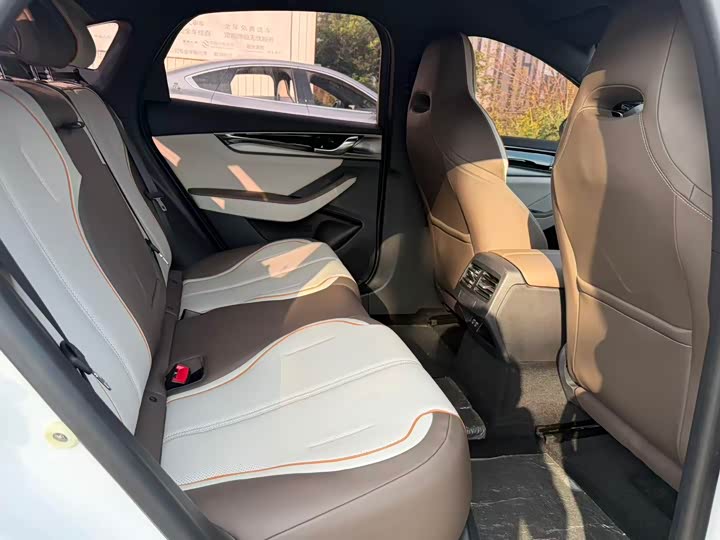 BYD Qin Plus, 2023 — фото 5 из 9