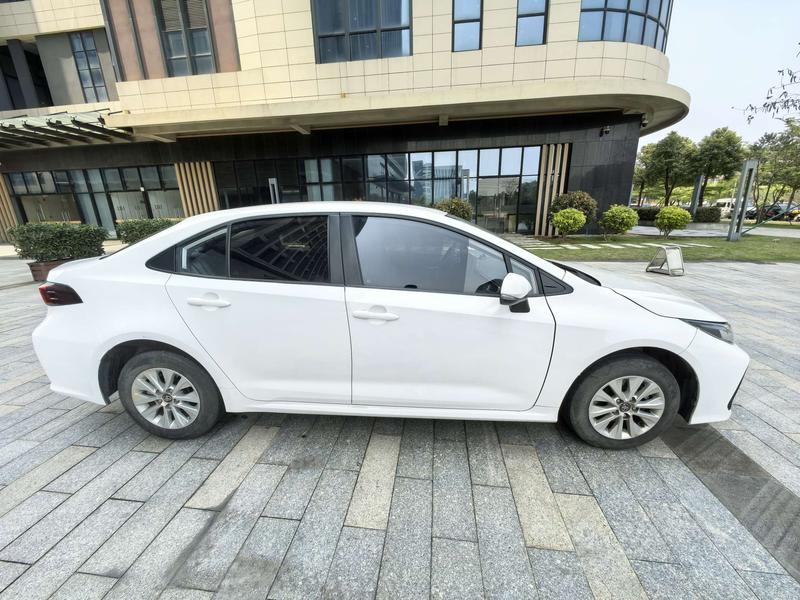Toyota Corolla, 2023 — фото 8 из 12