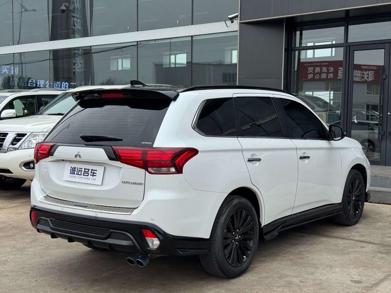 Mitsubishi Outlander, 2022 — фото 6 из 10