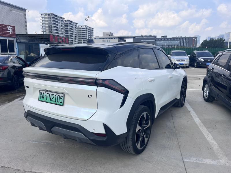 Geely Galaxy L7, 2023 — фото 4 из 9