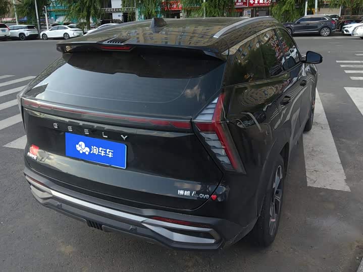 Geely Atlas L, 2023 — фото 3 из 9