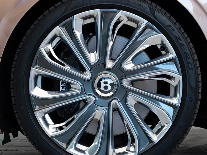 Bentley Flying Spur Hybrid, 2025 — фото 4 из 9