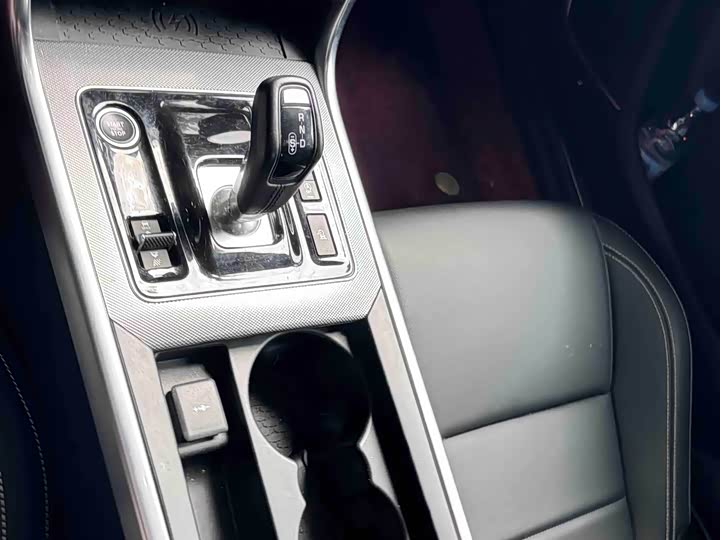 Jaguar XE L, 2023 — фото 6 из 7