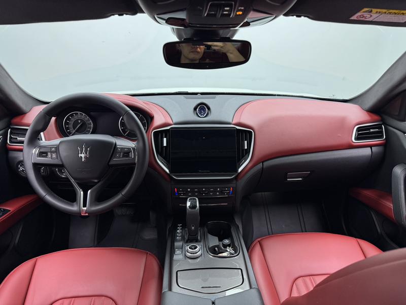 Maserati Ghibli, 2022 — фото 8 из 12