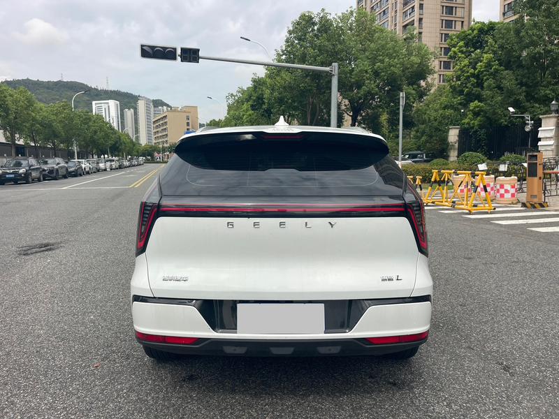 Geely Atlas L, 2025 — фото 6 из 12