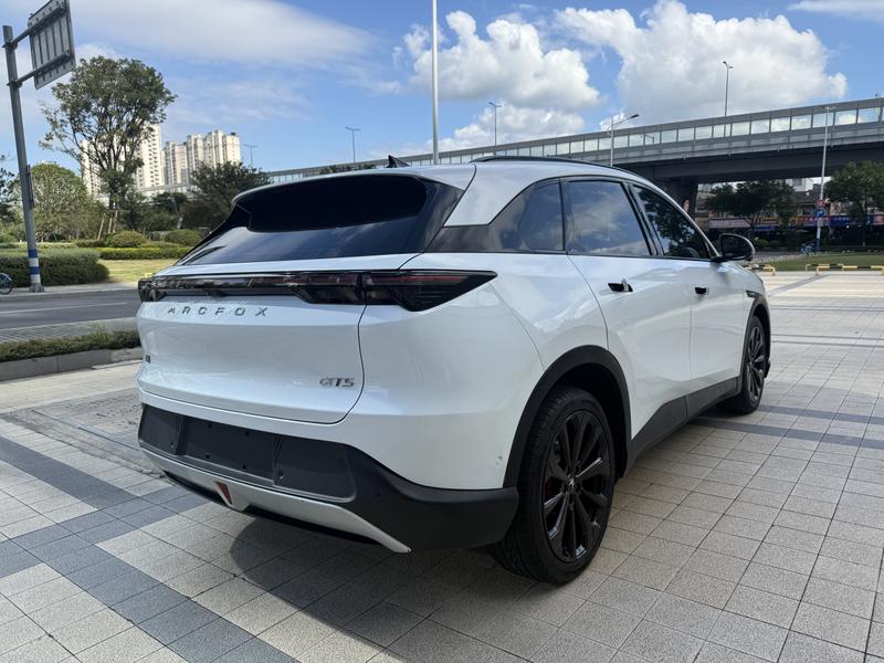 BAIC Arcfox Alpha T5, 2024 — фото 7 из 12