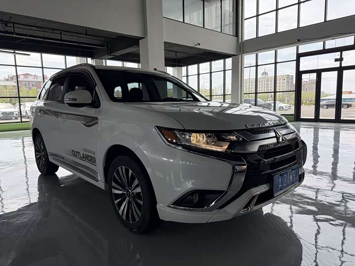 Mitsubishi Outlander, 2021 — фото 3 из 9