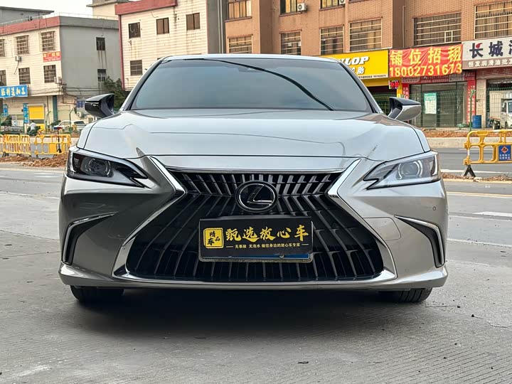 Lexus ES, 2023 — фото 2 из 9