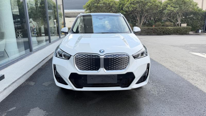 BMW iX1, 2025 — фото 2 из 11