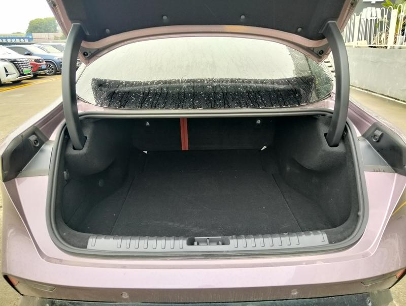Lynk & Co 07 EM-P Hybrid, 2025 — фото 12 из 12