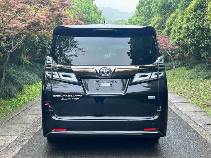 Toyota Vellfire, 2022 — фото 6 из 9