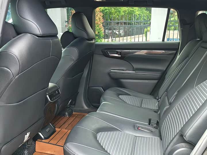 Toyota Crown Kluger, 2022 — фото 7 из 9