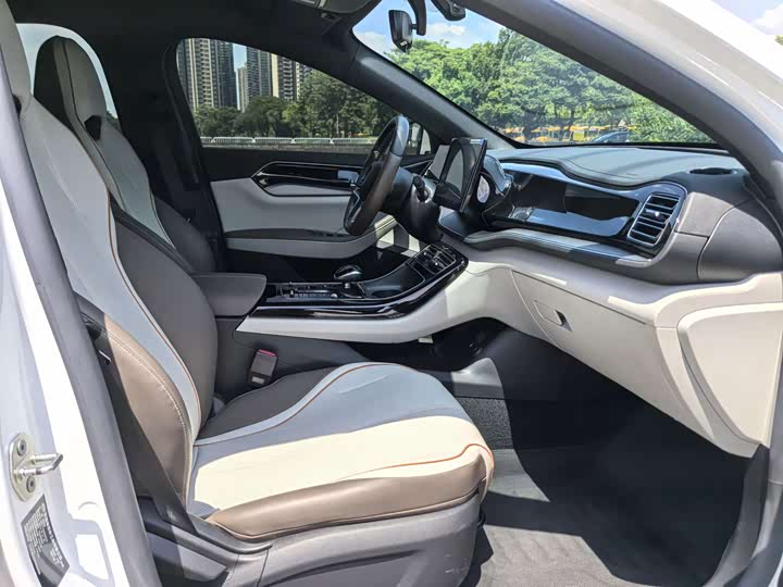 BYD Qin Plus, 2023 — фото 7 из 9