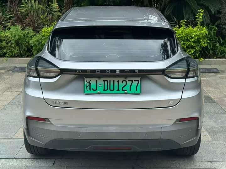 Geely Geometry C, 2022 — фото 8 из 9