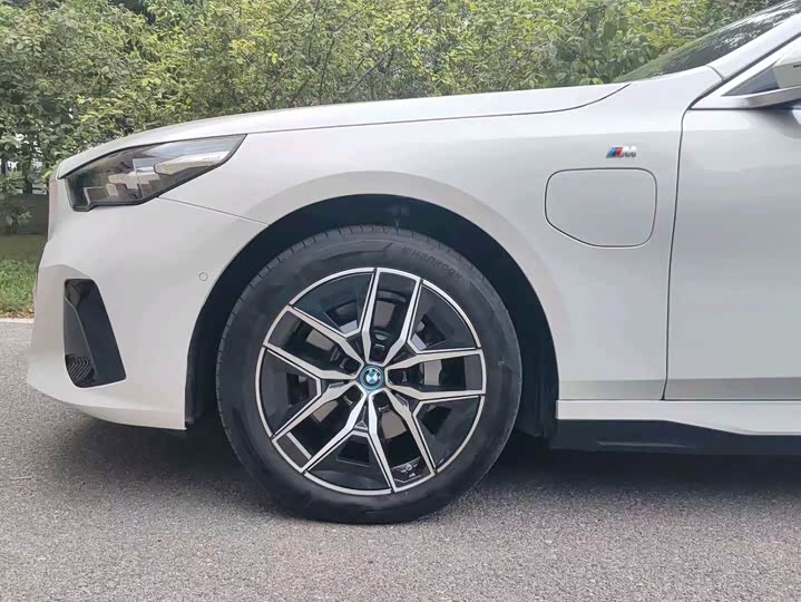 BMW i5, 2025 — фото 7 из 9