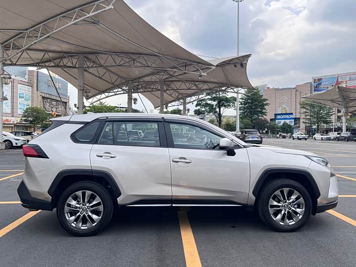 Toyota Wildlander, 2025 — фото 7 из 9