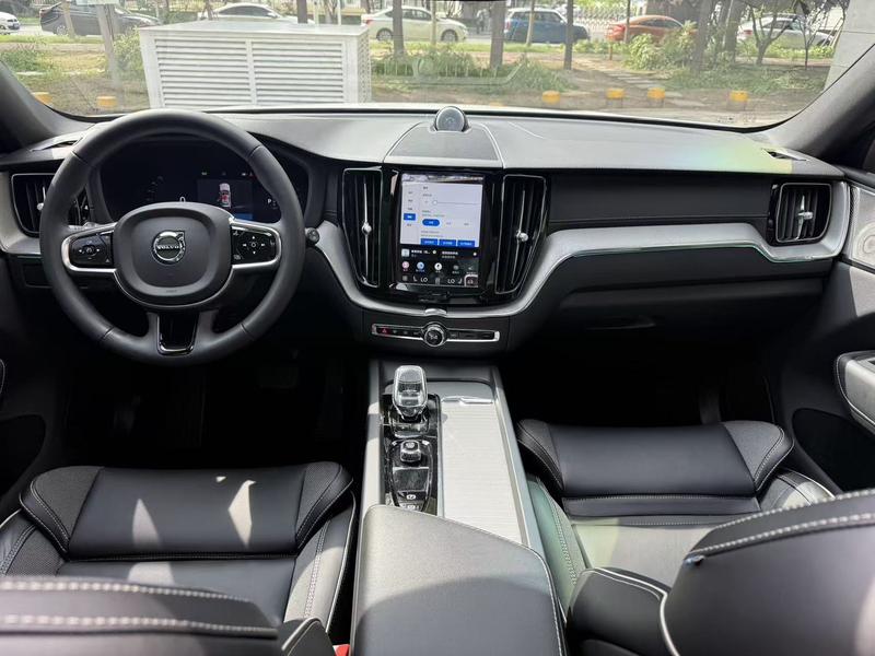 Volvo XC60, 2022 — фото 8 из 12
