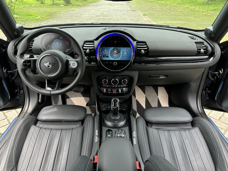 Mini Clubman, 2023 — фото 10 из 12