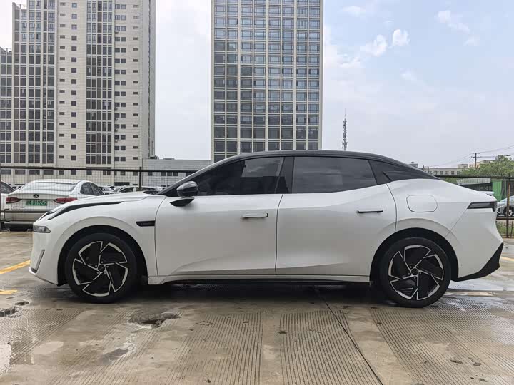 Lynk & Co 07 EM-P Hybrid, 2024 — фото 2 из 9