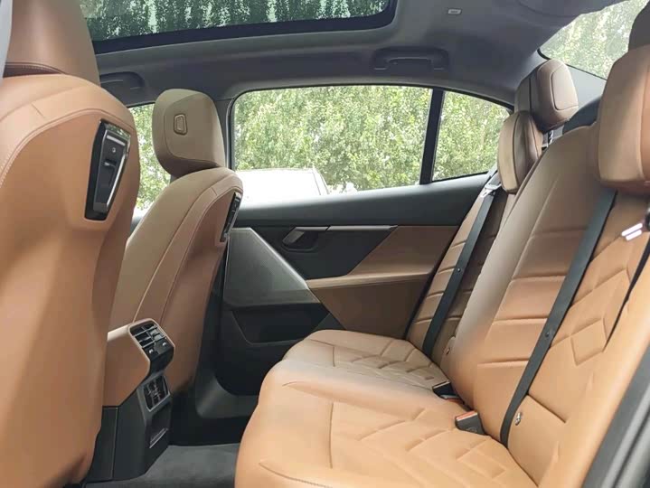 BMW i5, 2025 — фото 8 из 9