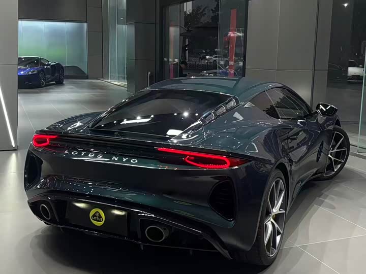 Lotus Emira, 2023 — фото 3 из 9