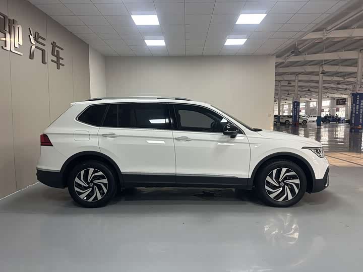 Volkswagen Tiguan L Pro, 2025 — фото 8 из 9