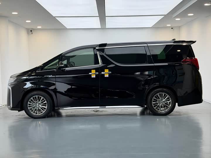 Toyota Alphard, 2022 — фото 7 из 9