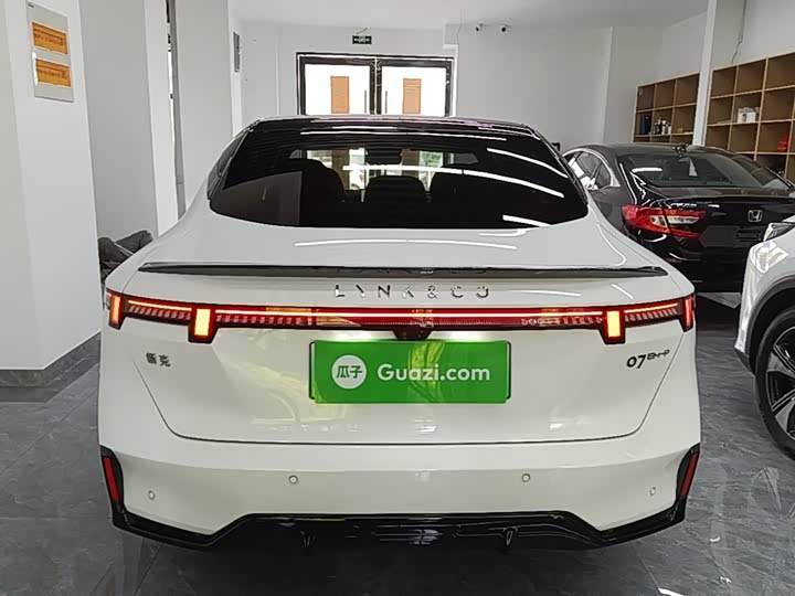 Lynk & Co 07 EM-P Hybrid, 2025 — фото 6 из 9