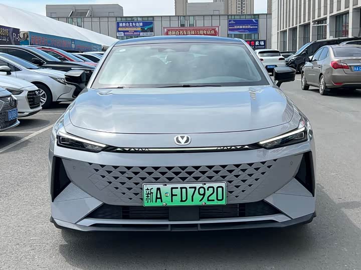 Changan UNI-V Hybrid, 2026 — купить в Казани под ключ