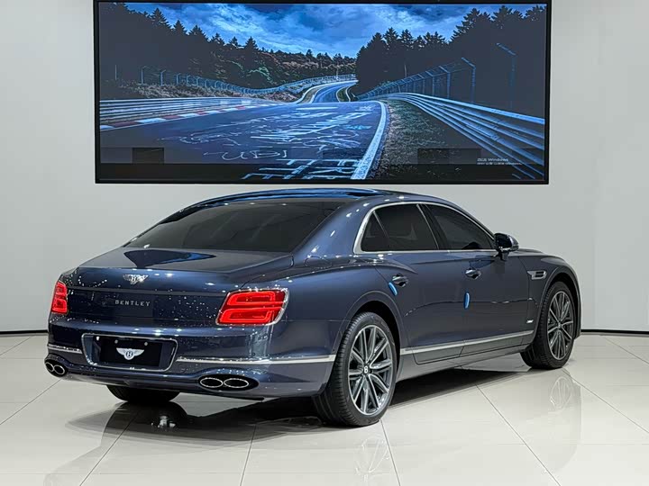 Bentley Flying Spur Hybrid, 2022 — фото 4 из 9