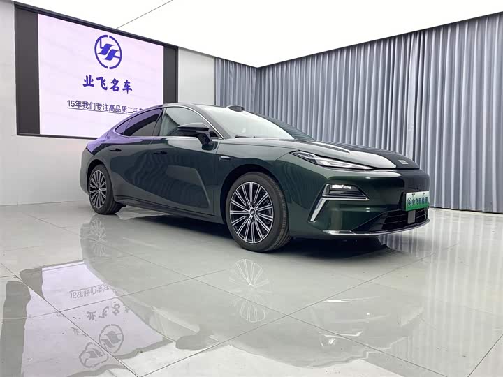 Geely Galaxy Starshine 8 EM-i, 2025 — фото 3 из 9