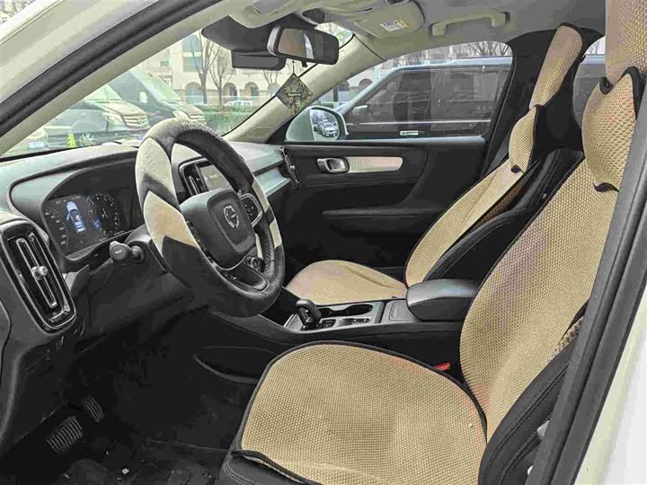 Volvo XC40, 2021 — фото 8 из 9