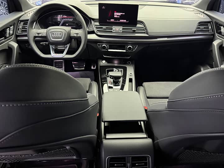Audi Q5L Sportback, 2024 — фото 6 из 9