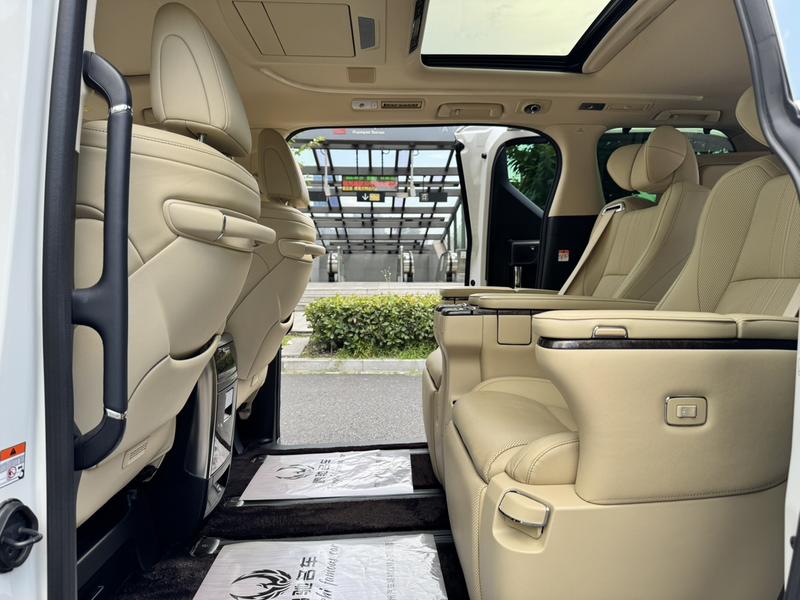 Toyota Alphard, 2022 — фото 10 из 12