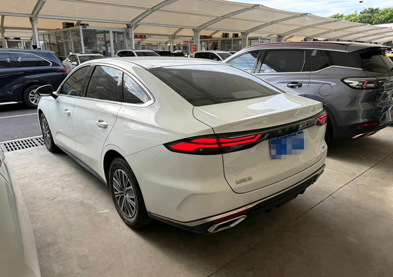 Geely Emgrand, 2025 — фото 4 из 12
