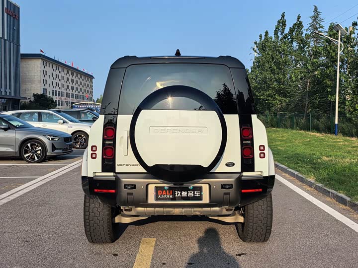 Land Rover Defender, 2024 — фото 5 из 9