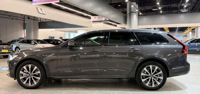 Volvo V90, 2023 — фото 4 из 12