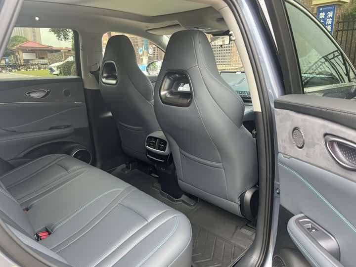 BYD Sea Lion 07 DM-i Hybrid, 2025 — фото 5 из 9