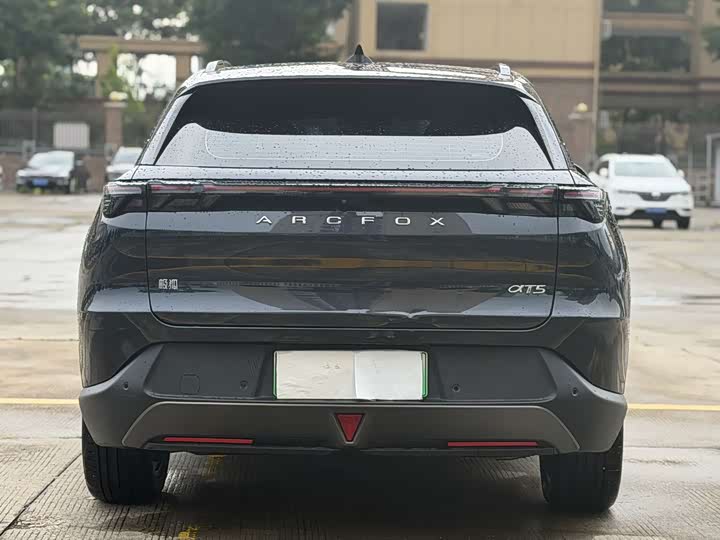 BAIC Arcfox Alpha T5, 2025 — фото 7 из 9
