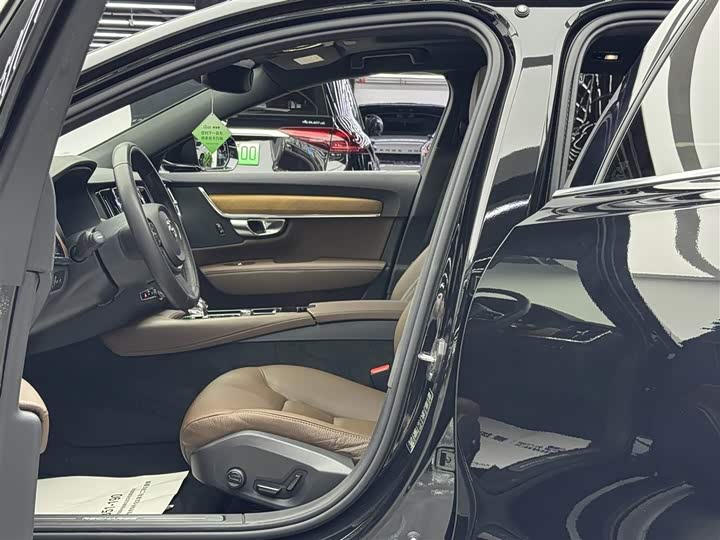 Volvo S90 Hybrid, 2022 — фото 6 из 9
