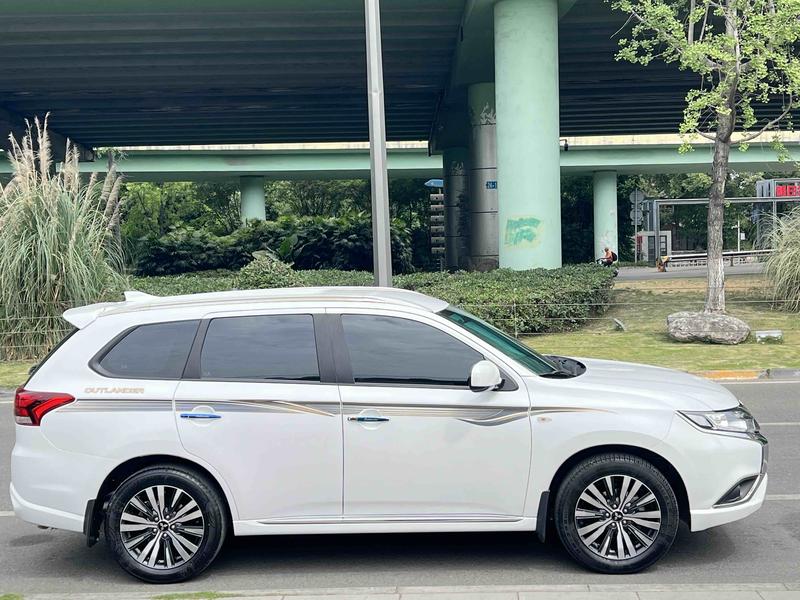 Mitsubishi Outlander, 2022 — фото 8 из 12