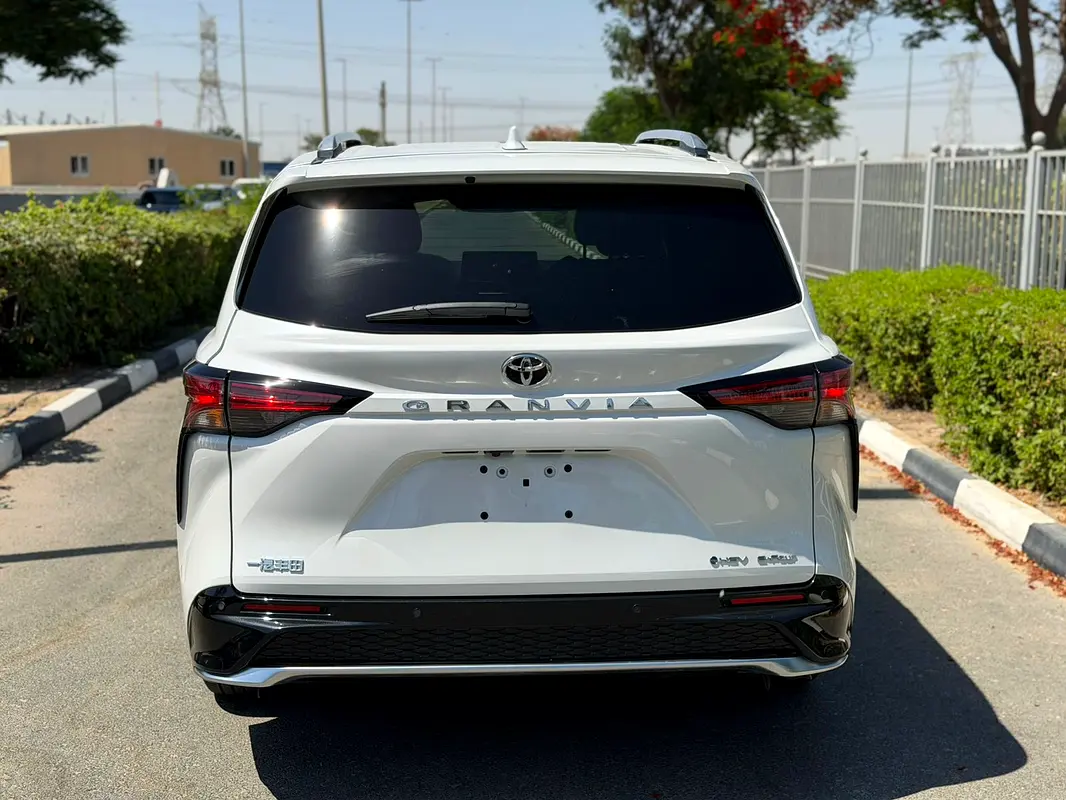 Toyota Sienna, 2025 — фото 6 из 10