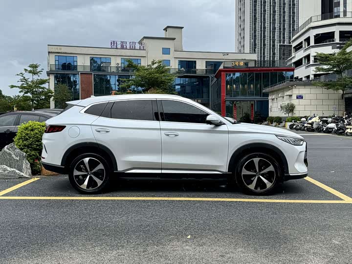 BYD Song Plus Hybrid/EV, 2022 — фото 6 из 9